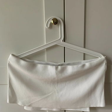 Off Shoulder Crop Top in weiss