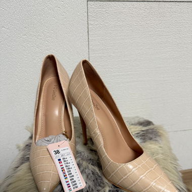 Hohe Schuhe beige 