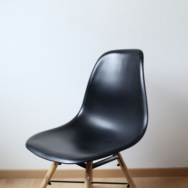 Design-Stühle im Eames-Stil (inspiriert von Vitra)