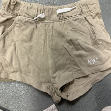Pantaloncini per bambini beige con NYC