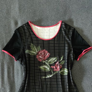 Stylisches T-Shirt mit Blumenmotiv