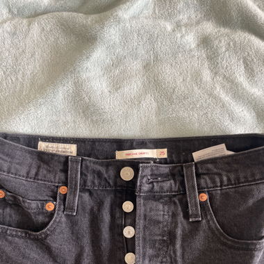 Levi’s black ribcage short