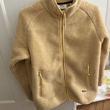 Kuschelige Outdoorjacke