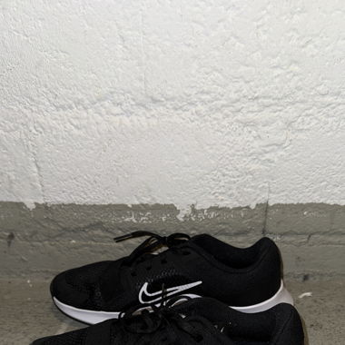 schwarze Nike Schuhe gr. 39