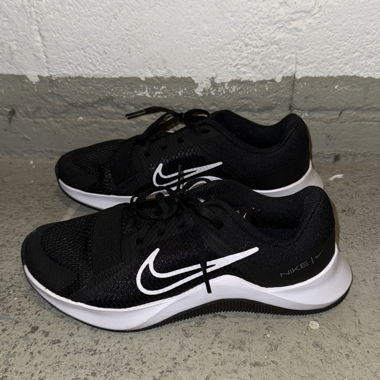 schwarze Nike Schuhe gr. 39