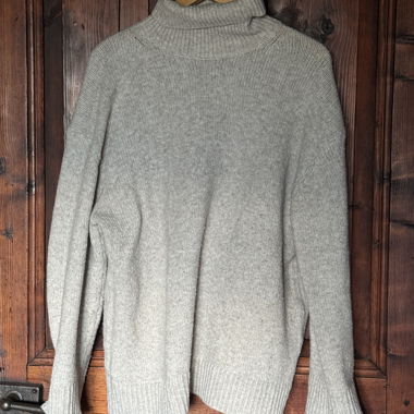Pull col roulé gris