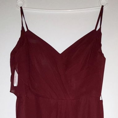 Abito bordeaux con spalline sottili