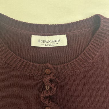 Stradivarius bordeauxrote Rüschen-Strickjacke