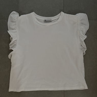Zara Tshirt mit Rüschenärmeln