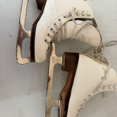  ice skates