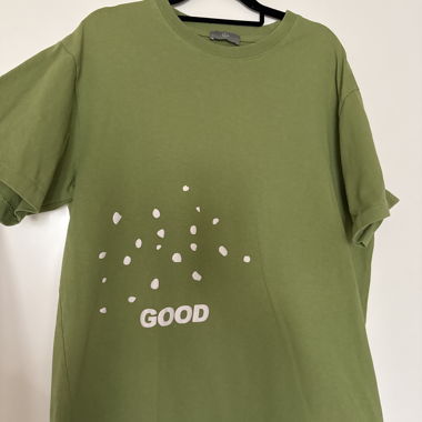 Grünes Shirt
