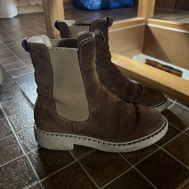 Brown Chelsea Boots