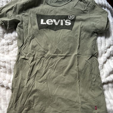 Levi's T-Shirt in Olive Green