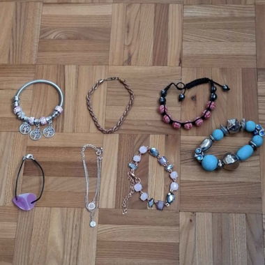 Set di 7 braccialetti fantasia 
