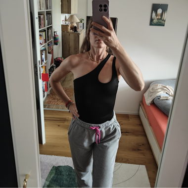 Body noir sans manches sur une seule epaule (neuf)