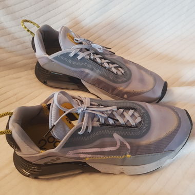 Sportliche schuhe, selten