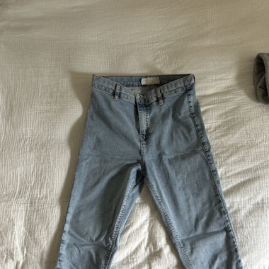 Topshop Skinny Jeans in einem verwaschenem Blau