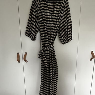 Blau beige gestreiftes Kleid