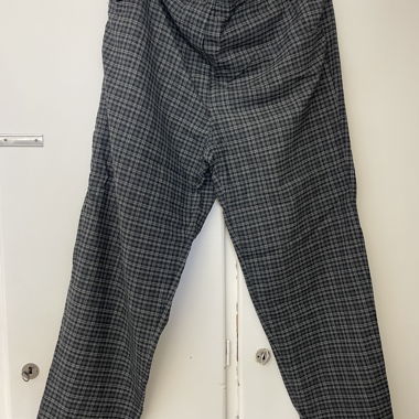 Karohose aus grauer Schurwolle
