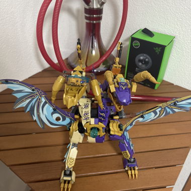 Figura di drago LEGO oro-viola