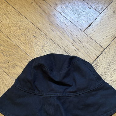 Schwarzer Bucket Hat