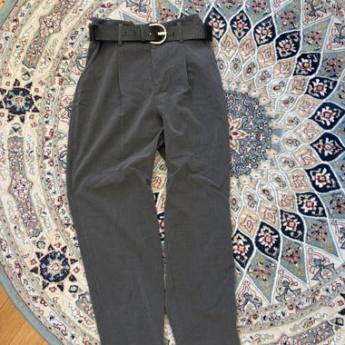 Graueme Hose mit hoher Taille