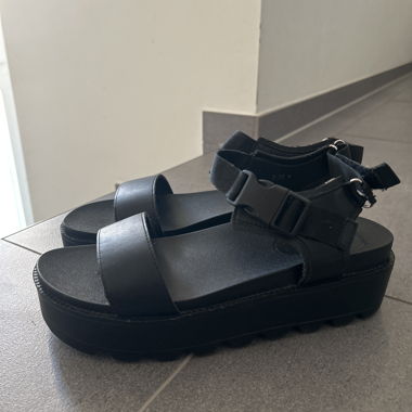Sandali Neri con Piattaforma