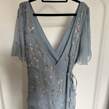 Kleid (hellblau, knielang)