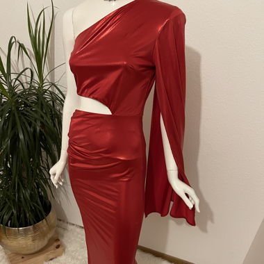 Beautiful long red glittery dress 