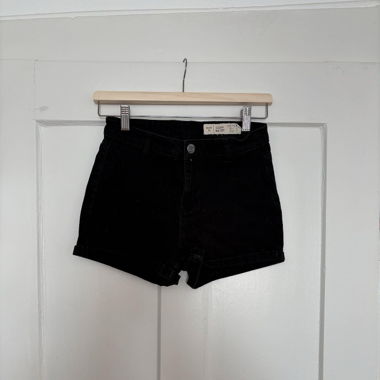 Short en jeans noir 
