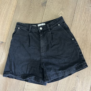 Shorts en jean noir MNG