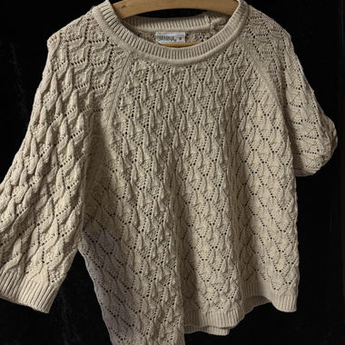 Maglione beige a maglia traforata maniche corte