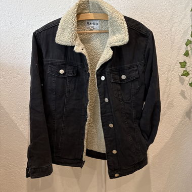 Veste en jean NA-KD avec doublure teddy