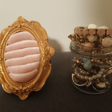 Barattolo misterioso e display per gioielli