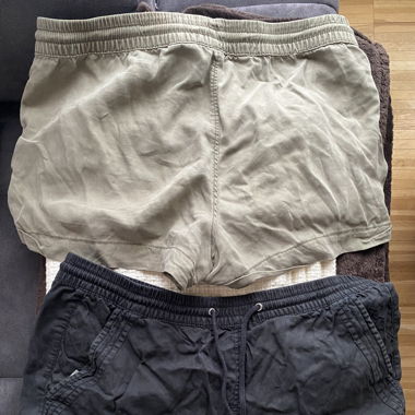 2er Set kurze Shorts Khaki/Schwarz Gr. 40 (H&M)