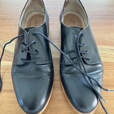 Chaussures à lacets en cuir noir de Companys