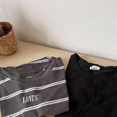 Zwei T-Shirts