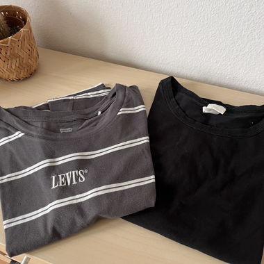 Zwei T-Shirts