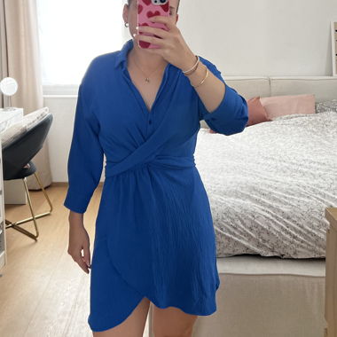 Blaues Wickelkleid