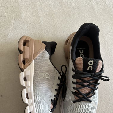ON Sneaker Cloudflyer