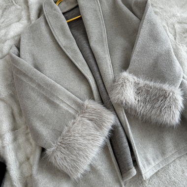 Cappotto con Maniche in Pelliccia