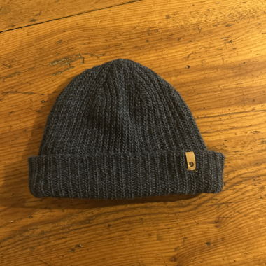 Bonnet tricoté bleu