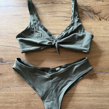 Kaki-Bikini CENSORED