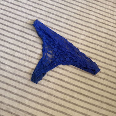 Tanga in pizzo blu