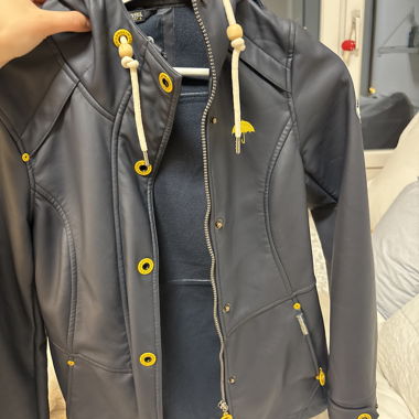 Schmuddelwedda rain jacket