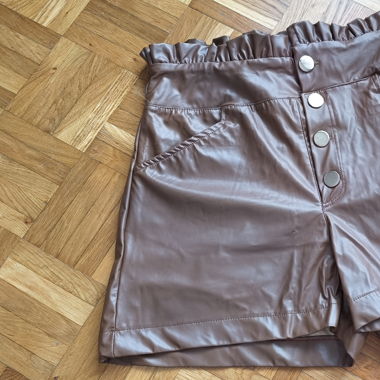 Shorts aus Ökoleder