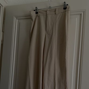 Pantaloni beige da completo
