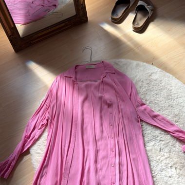 Blusa lunga rosa con bottoniera