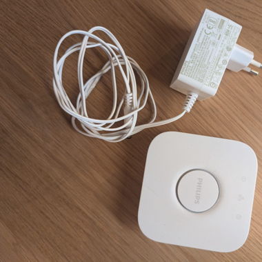 Philips Hue Bridge, weiss, inkl. 1er- und 3er-Spot
