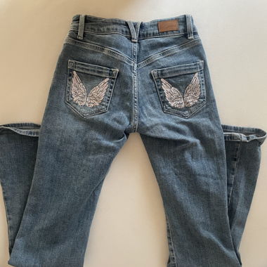 Jeans bootcut taille basse discrets